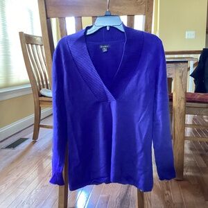 Eddie Bauer Women’s Purple Violet V neck Sweater Size Small